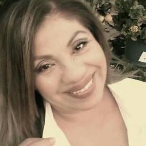 Meet your Posher, Estela